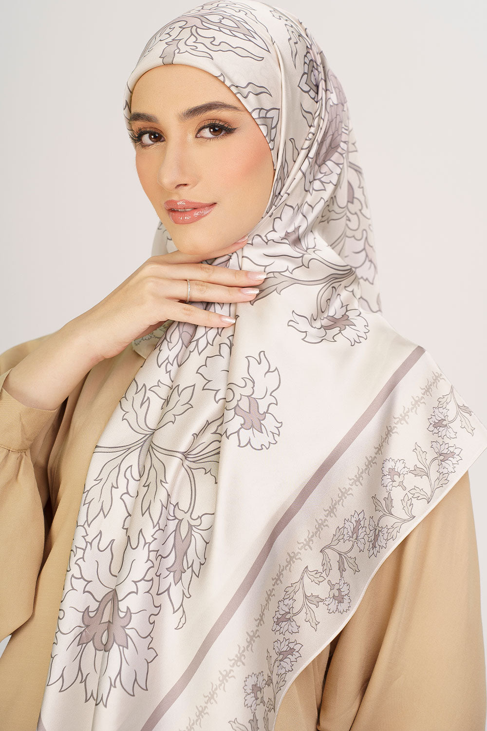 Hyra Satin Printed Square Beige