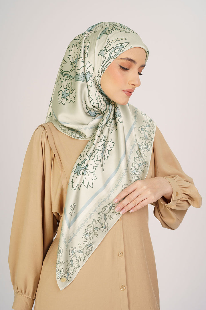 Hyra Satin Printed Square Green