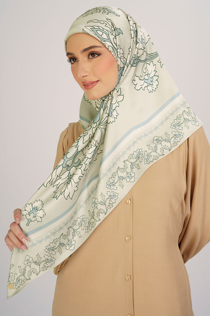 Hyra Satin Printed Square Green