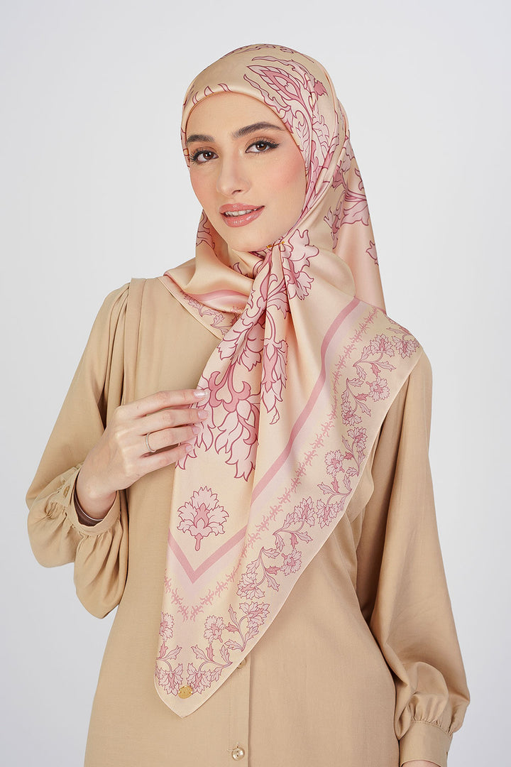 Hyra Satin Printed Square Pink