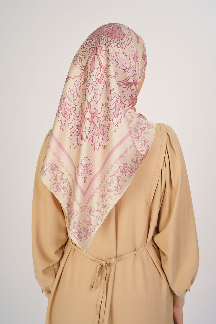 Hyra Satin Printed Square Pink