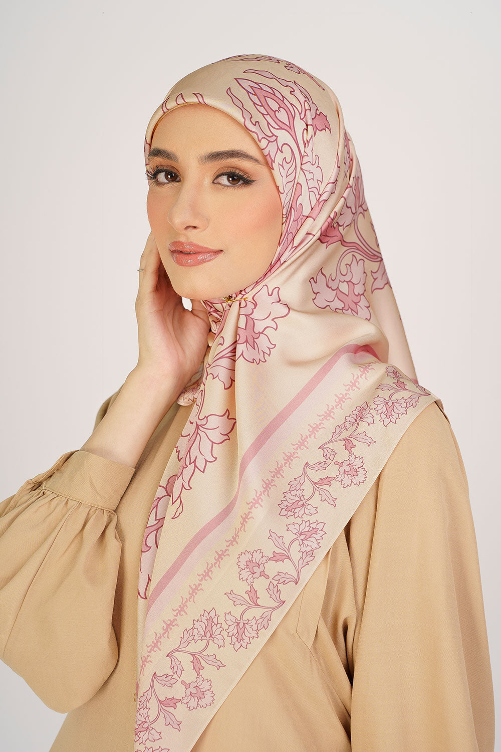 Hyra Satin Printed Square Pink