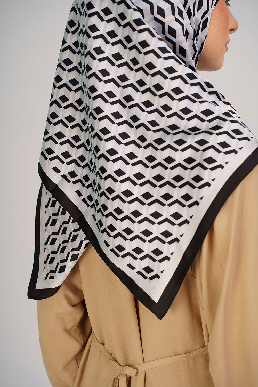 Kyra Satin Printed Square Black