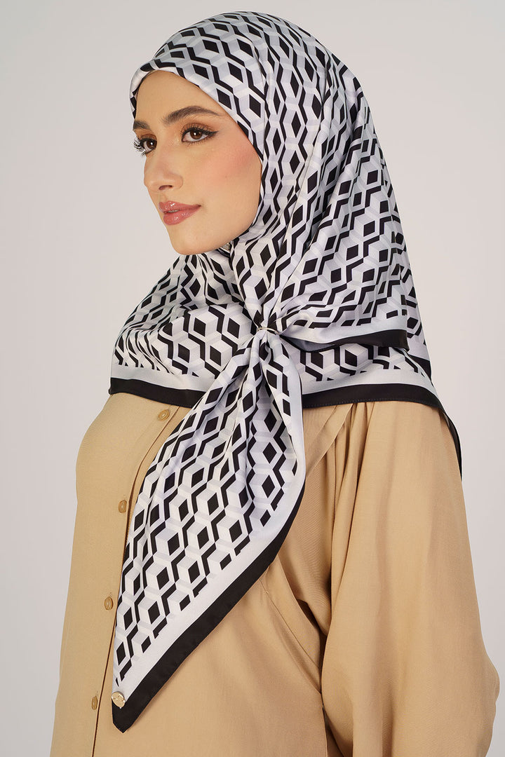 Kyra Satin Printed Square Black