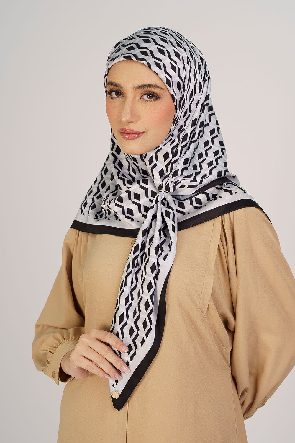 Kyra Satin Printed Square Black