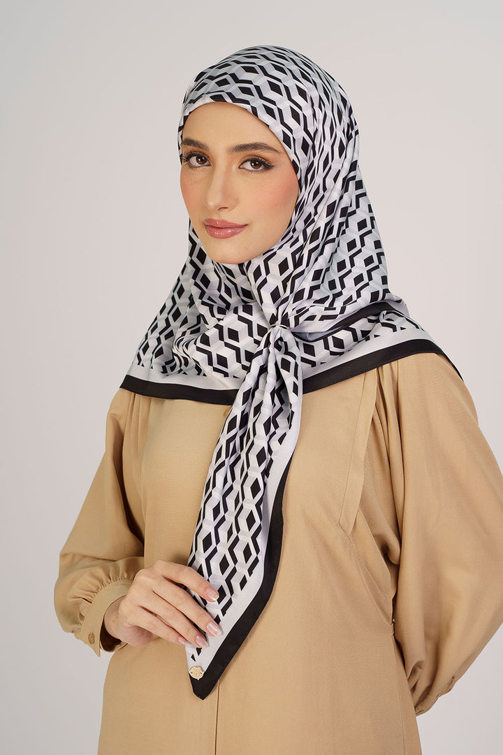 Kyra Satin Printed Square Black
