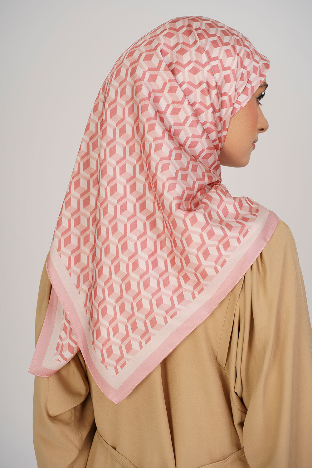 Kyra Satin Printed Square Pink