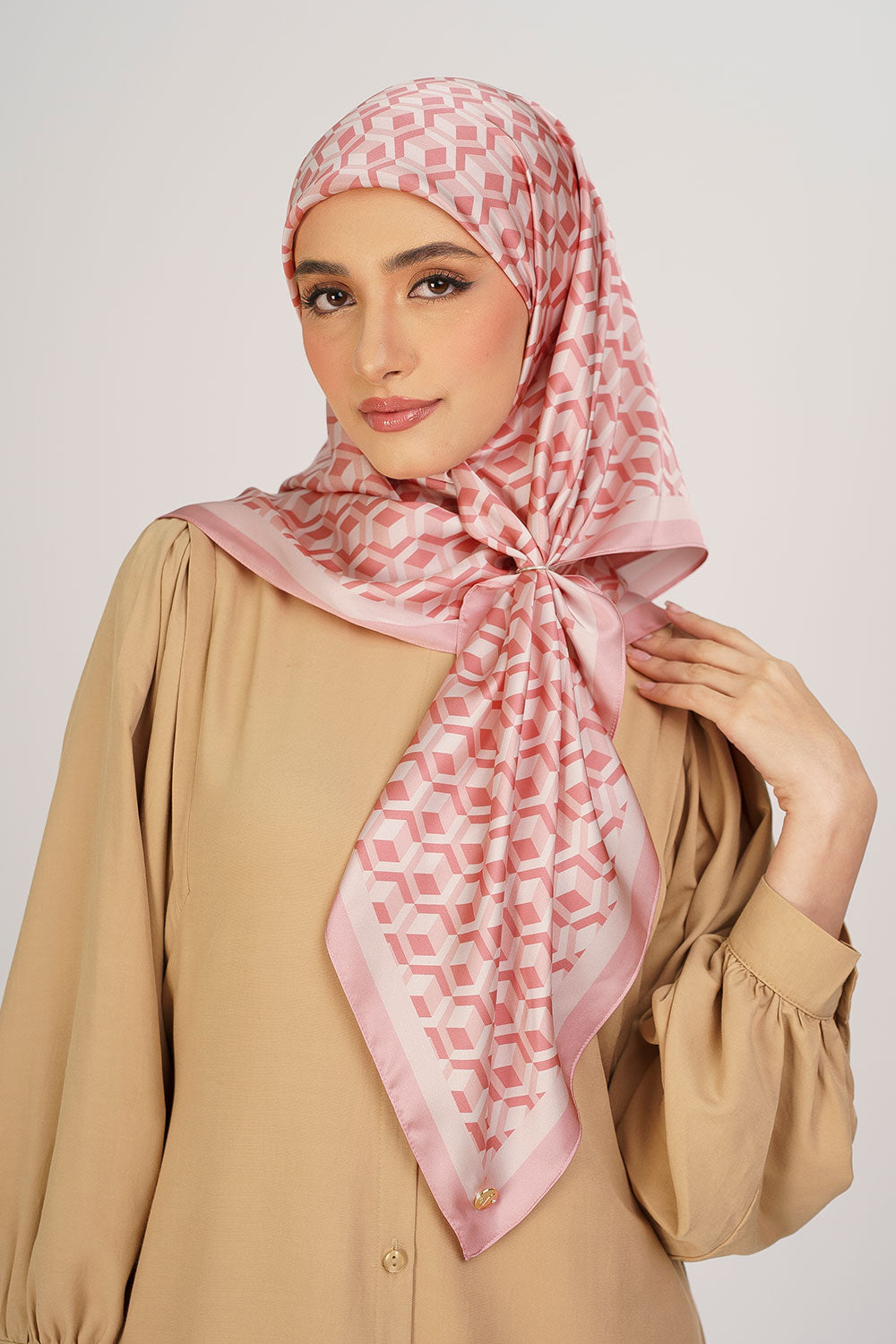 Kyra Satin Printed Square Pink