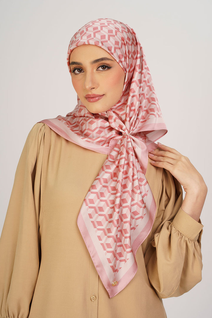 Kyra Satin Printed Square Pink