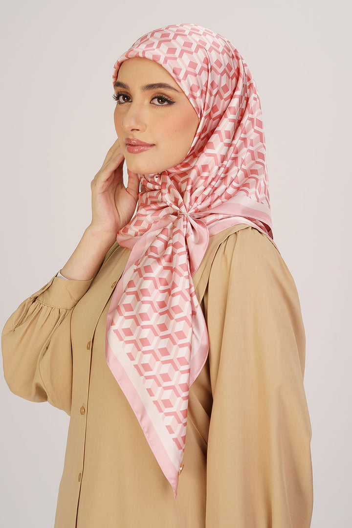 Kyra Satin Printed Square Pink