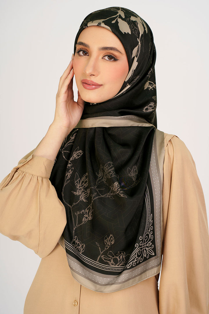 Sherly Satin Printed Square Black