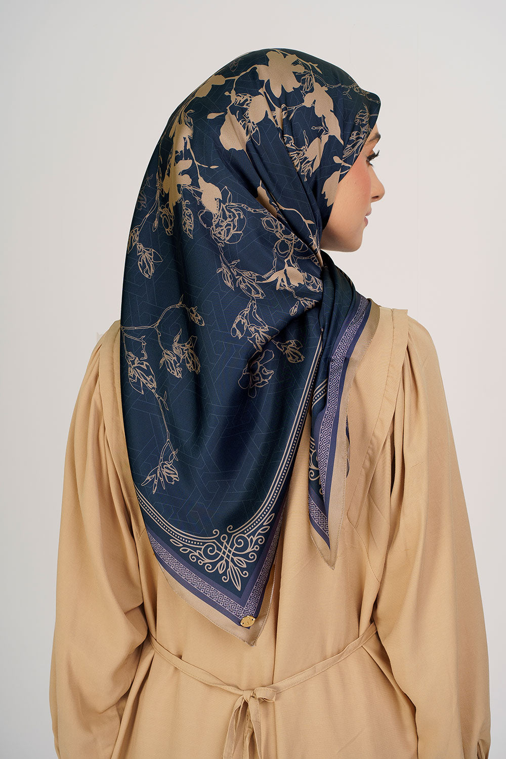 Sherly Satin Printed Square Navy