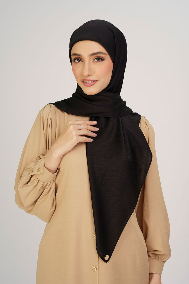 Jasmina Basic Square Plain Black