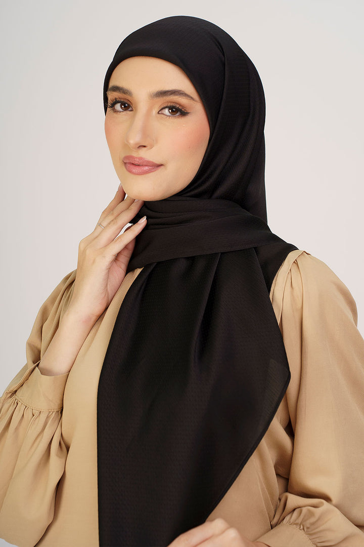 Jasmina Basic Square Plain Black