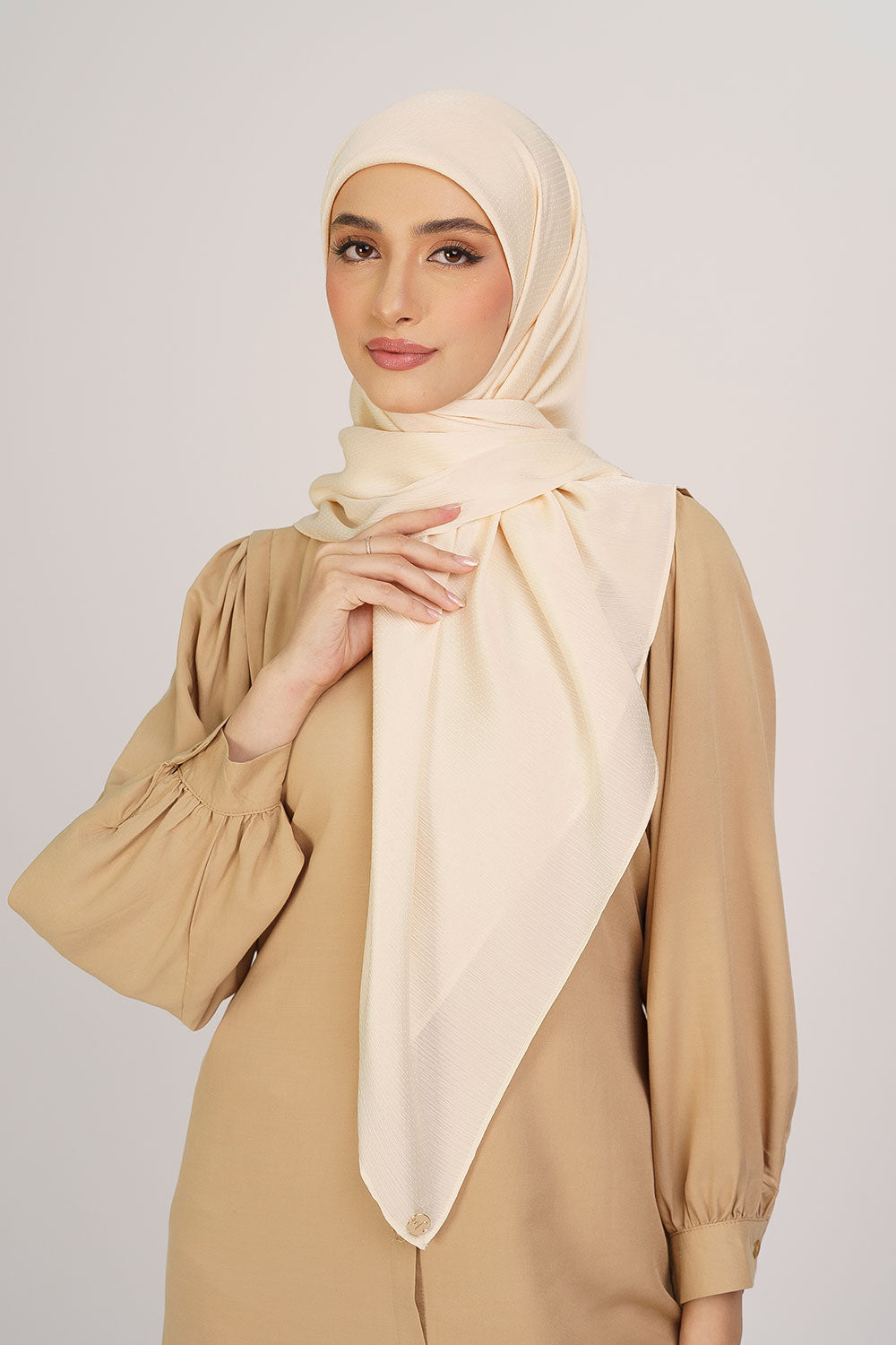 Jasmina Basic Square Plain Cream