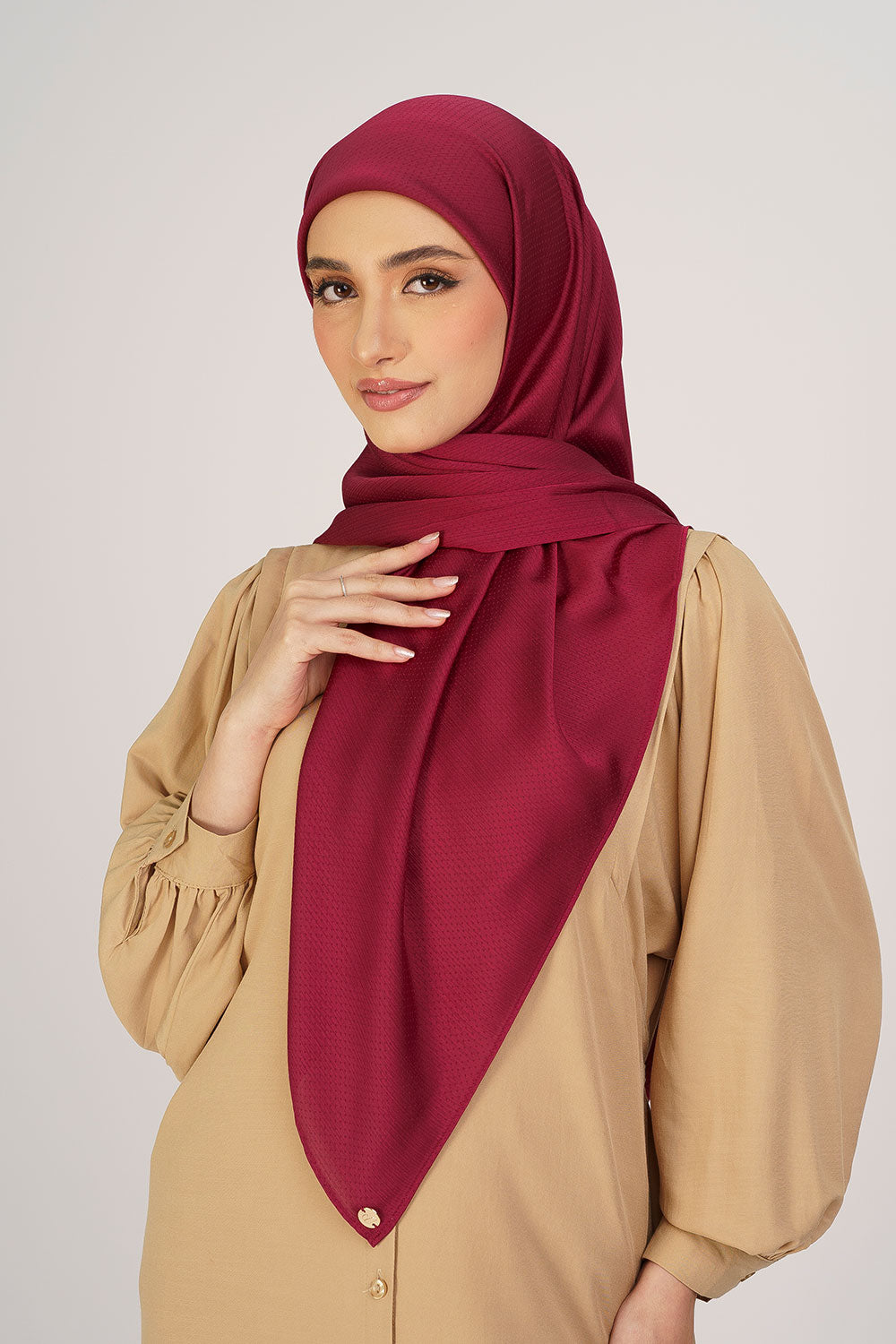 Jasmina Basic Square Plain Maroon