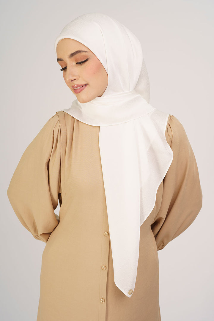 Jasmina Basic Square Plain White