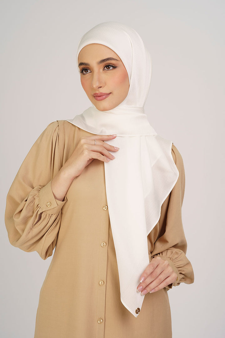 Jasmina Basic Square Plain White