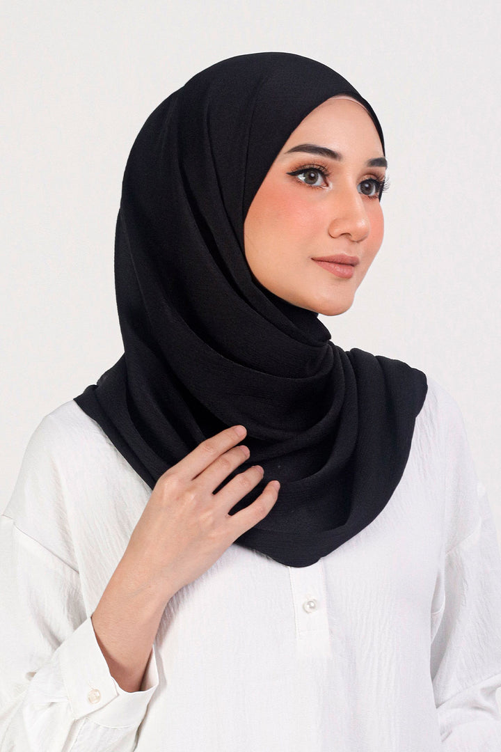 Jasmina Basic Shawl Plain Black