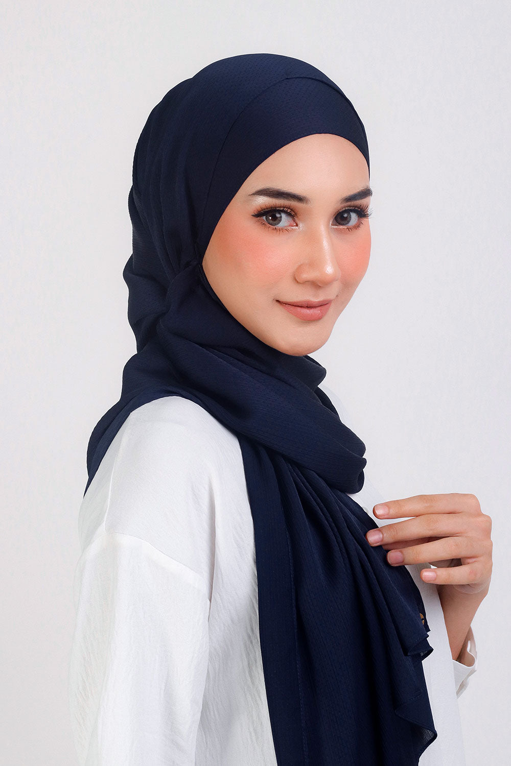 Jasmina Basic Shawl Plain Navy