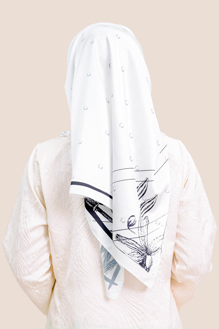 Hana Satin Printed Square White