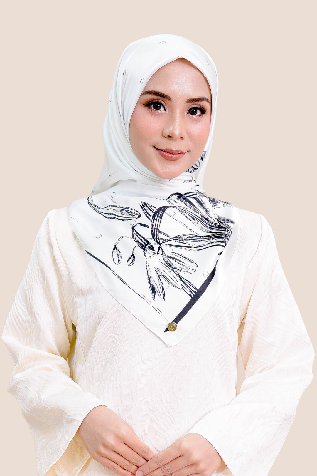 Hana Satin Printed Square White