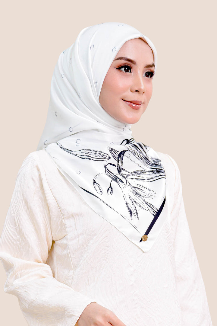 Hana Satin Printed Square White