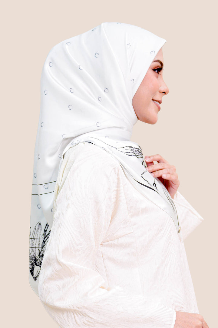 Hana Satin Printed Square White