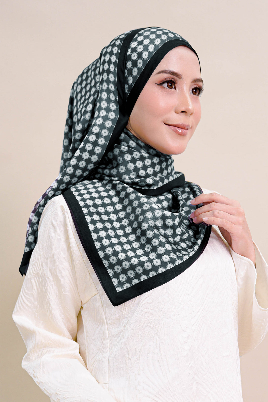 Zayna Satin Printed Shawl Black