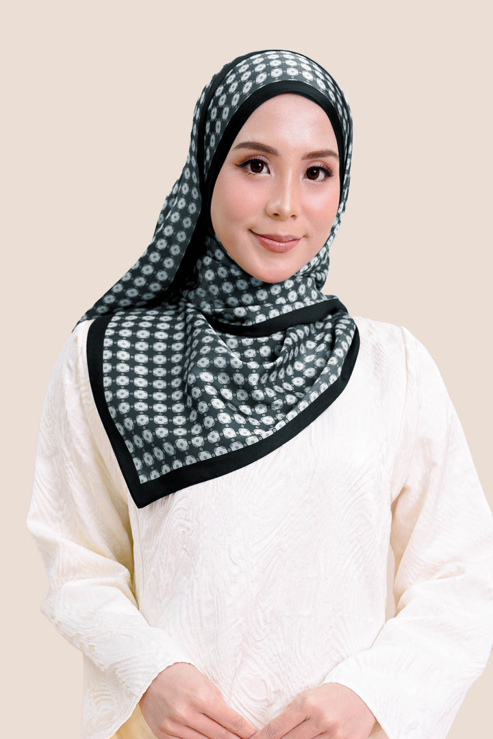 Zayna Satin Printed Shawl Black