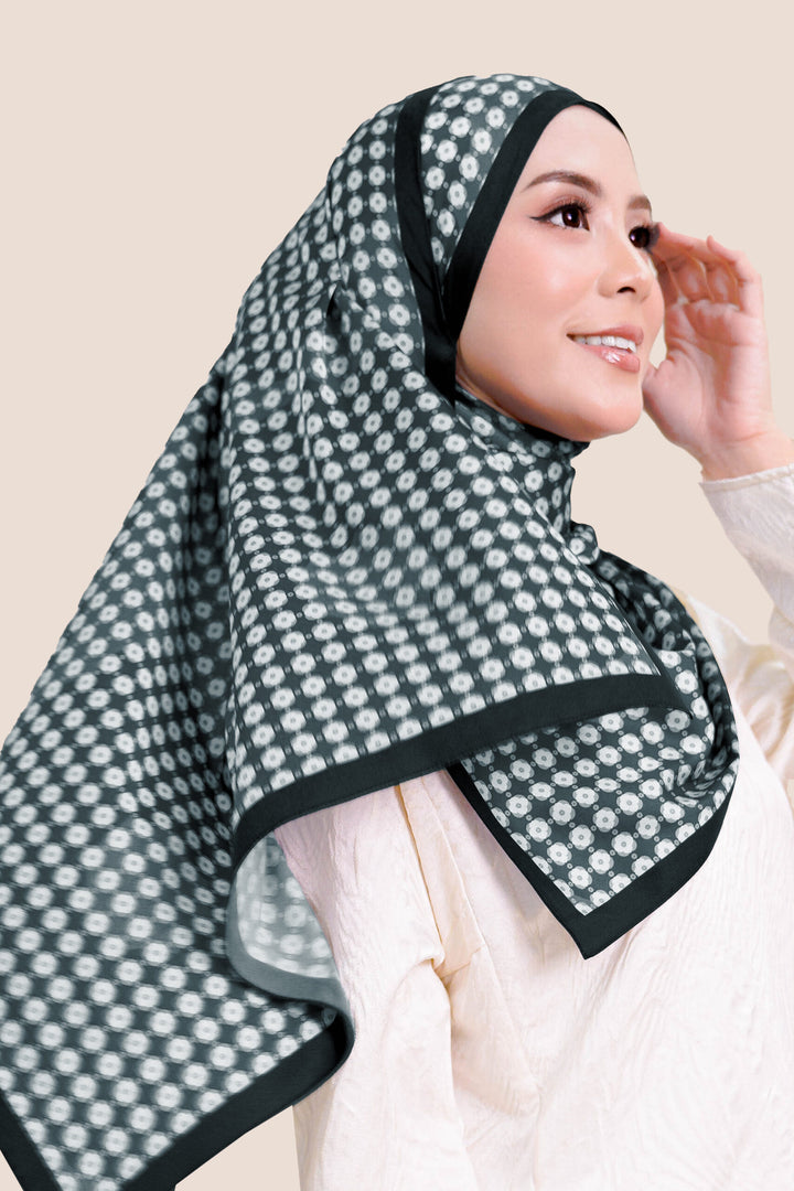 Zayna Satin Printed Shawl Black