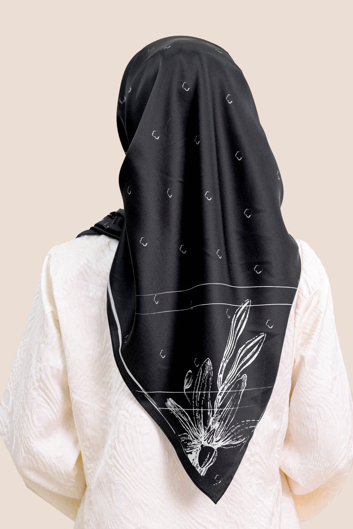 Hana Satin Printed Square Black