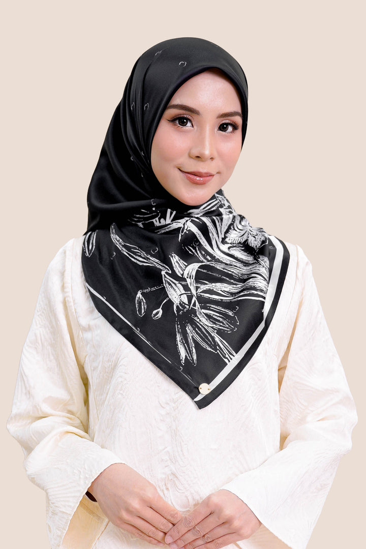 Hana Satin Printed Square Black
