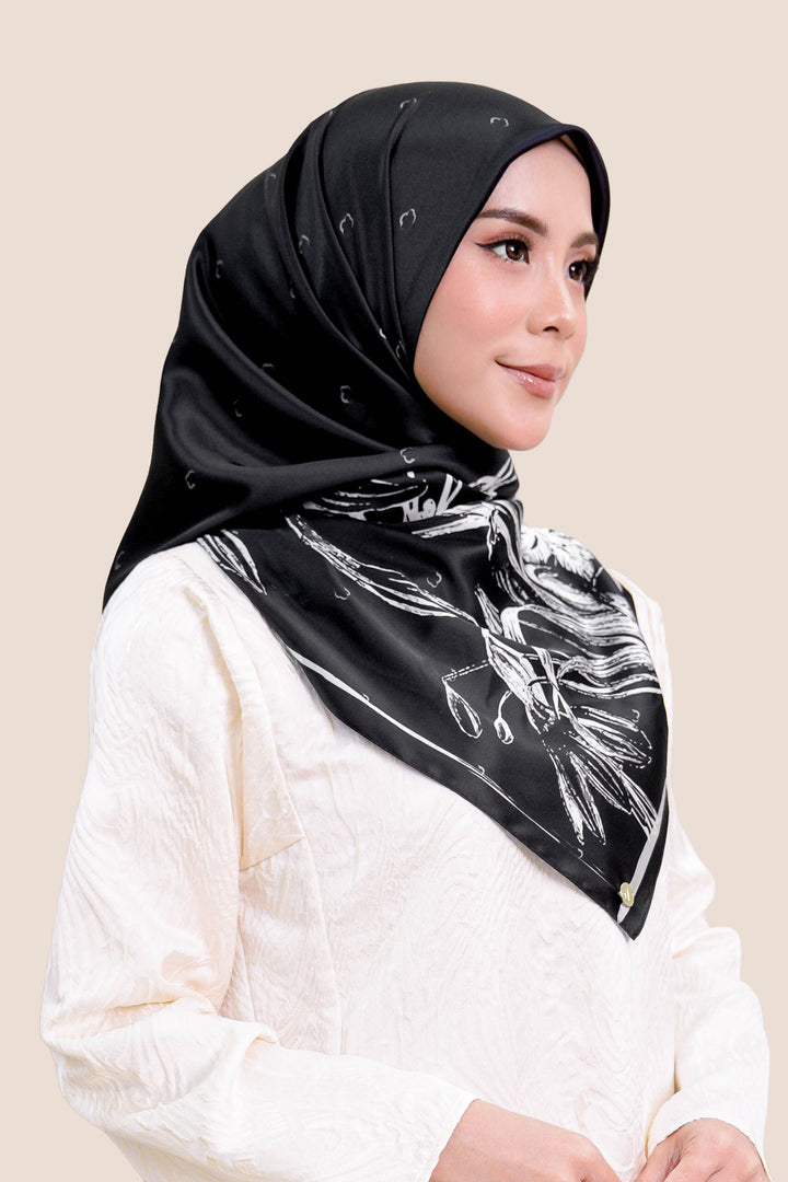 Hana Satin Printed Square Black