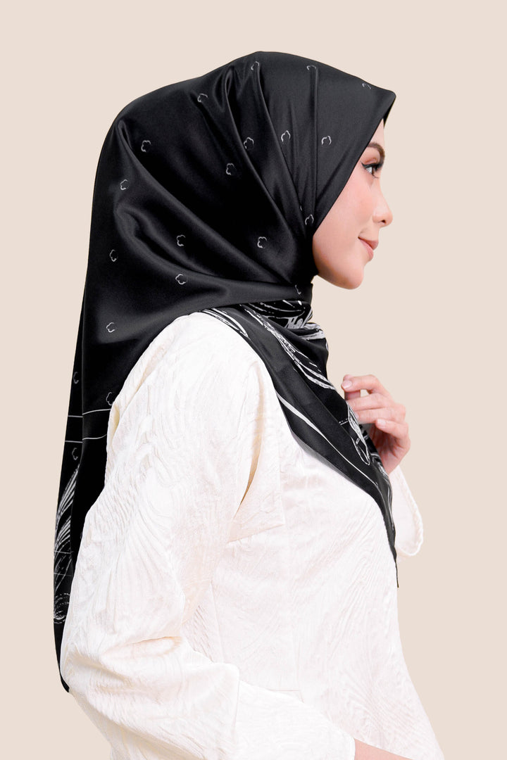 Hana Satin Printed Square Black