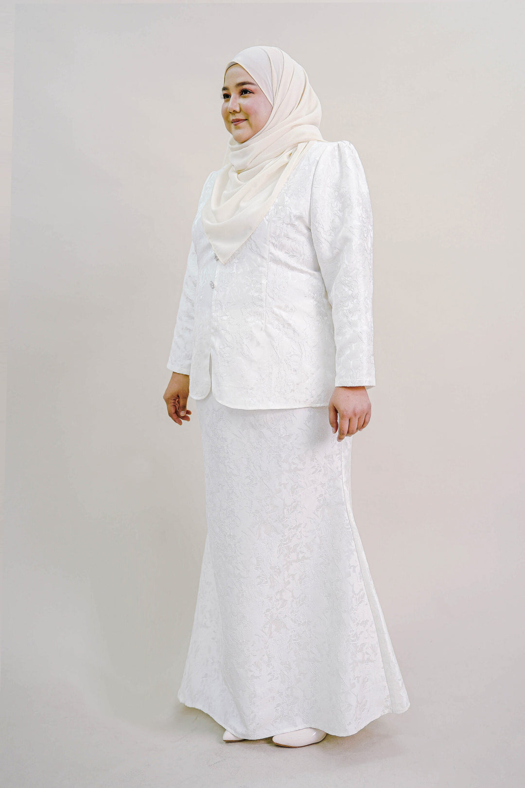 Zenata Plus Size Kurung in White