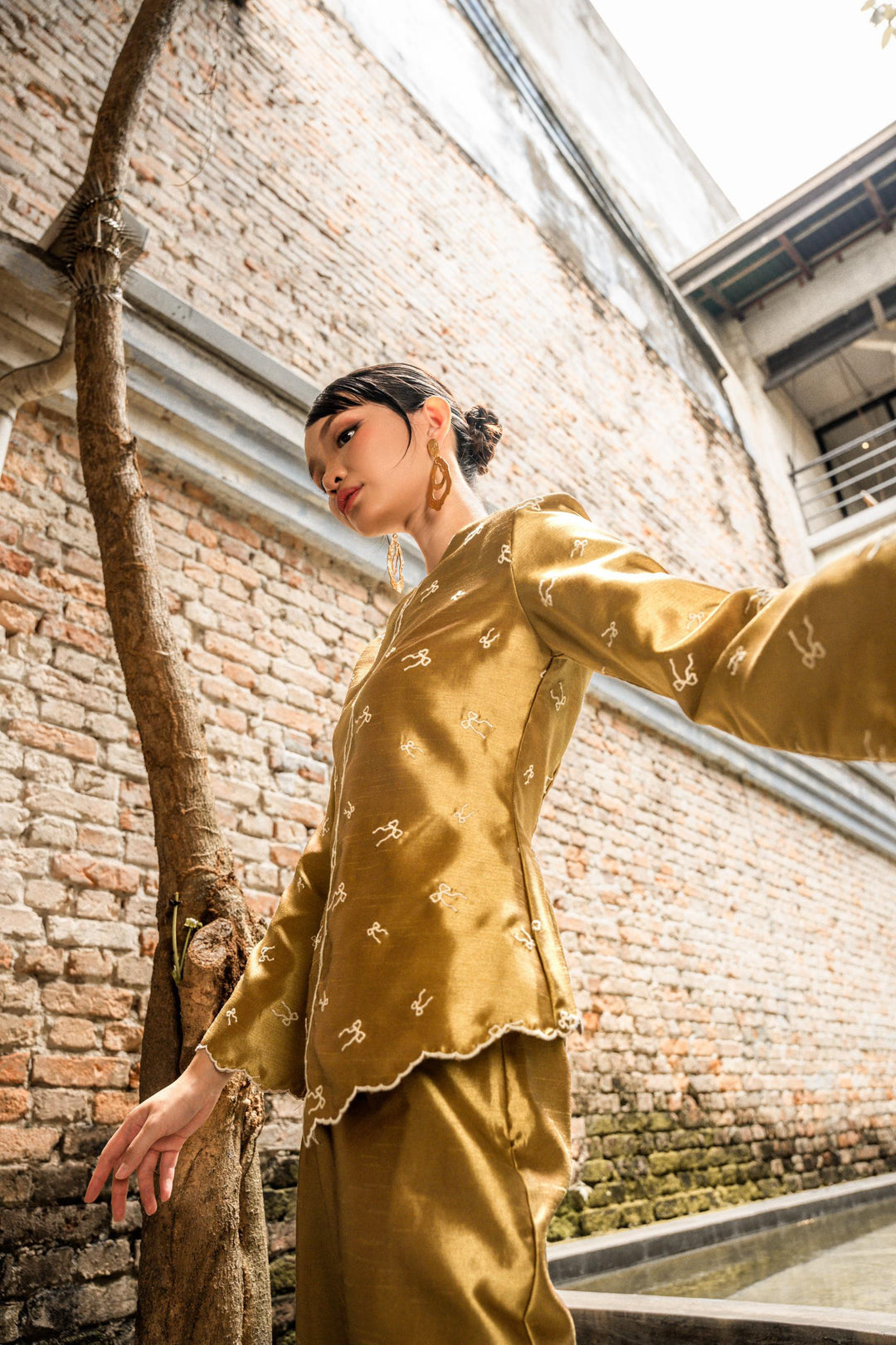 Ilona Kebaya Moden in Gold