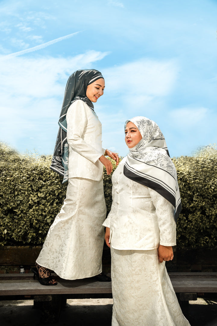 Zenata Kurung in White