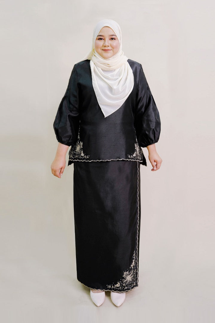 Evelyn Plus Size Kurung with Embroidery in Black