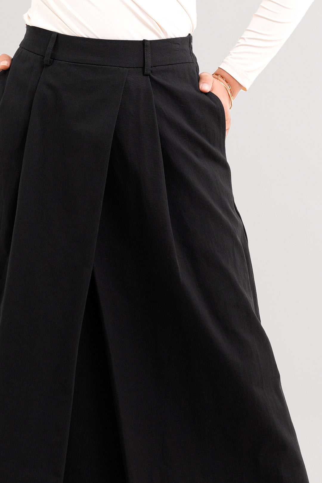 Arumi Asymmetrical Skirt Black