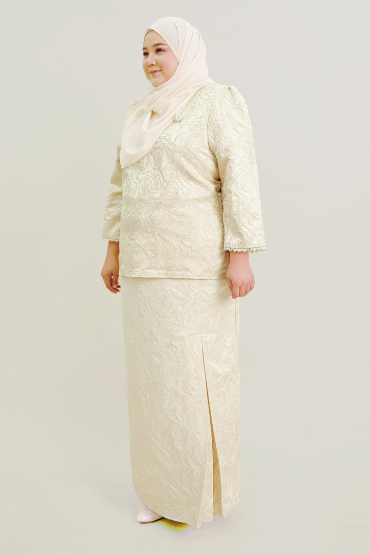 Felline Plus Size Kurung in Champagne