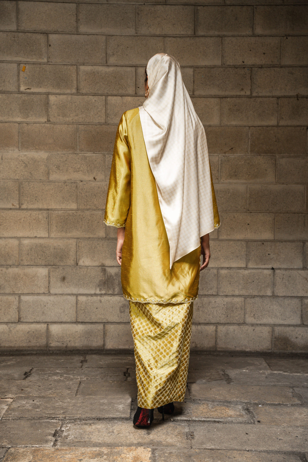 Adhwa Kurung in Olive Gold