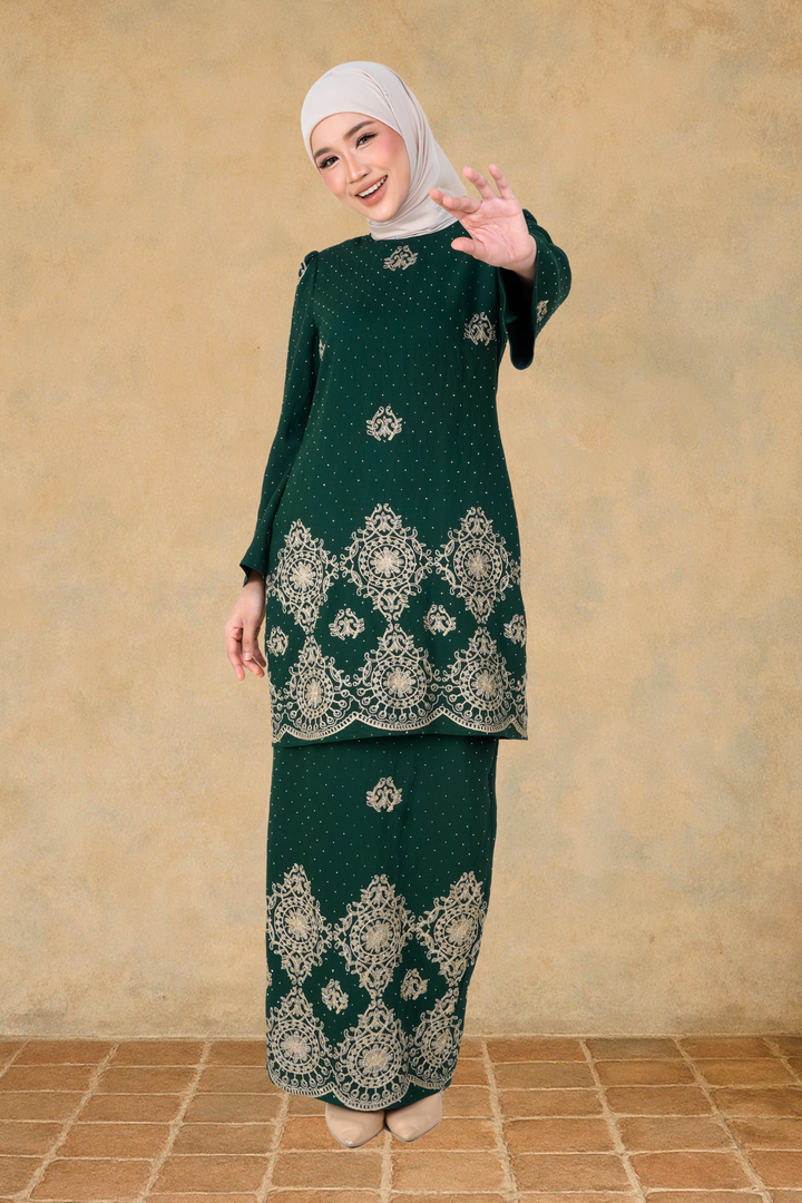 Rania Kurung