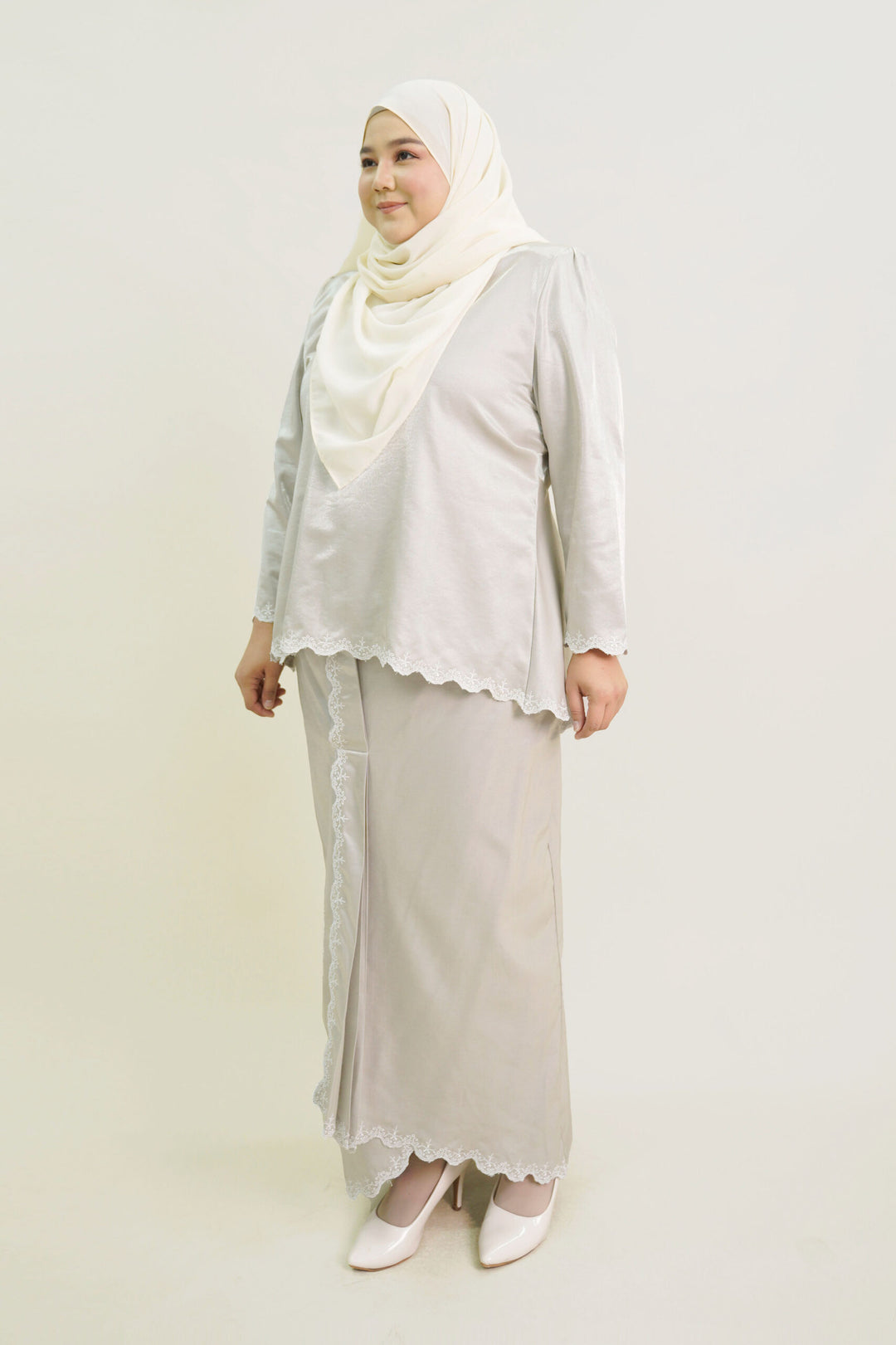 Della Plus Size Kurung in Silver