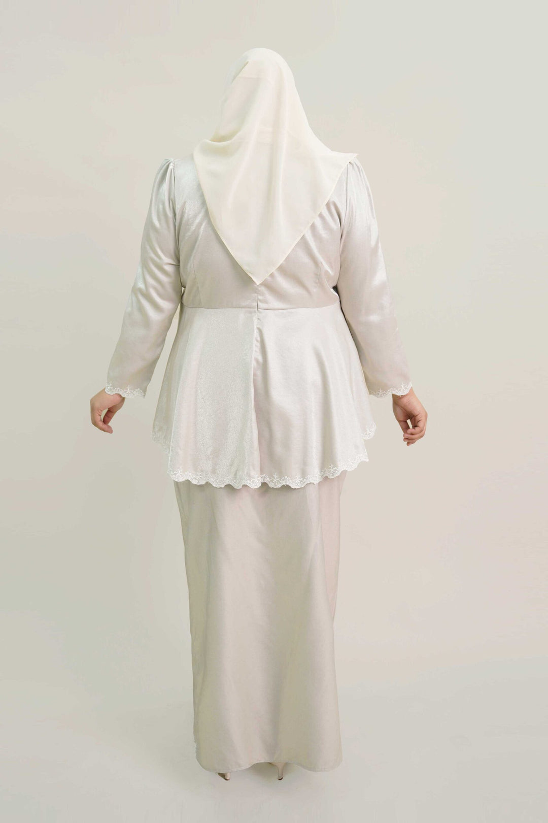 Della Plus Size Kurung in Silver