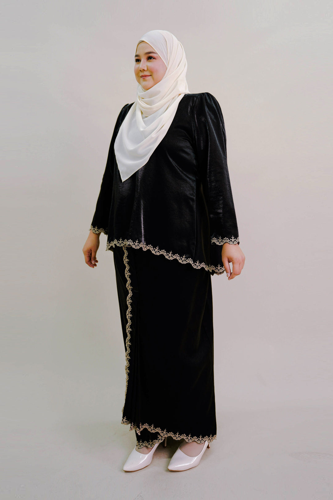 Della Plus Size Kurung in Black