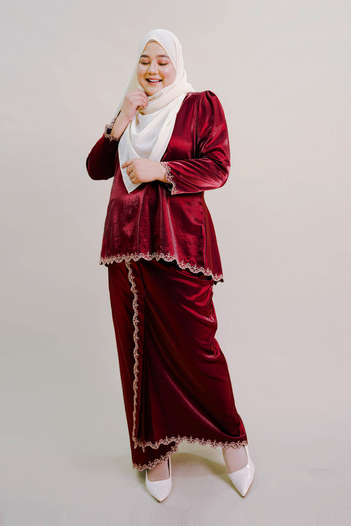 Della Plus Size Kurung in Burgundy