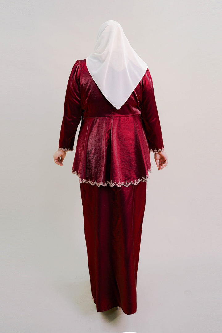 Della Plus Size Kurung in Burgundy