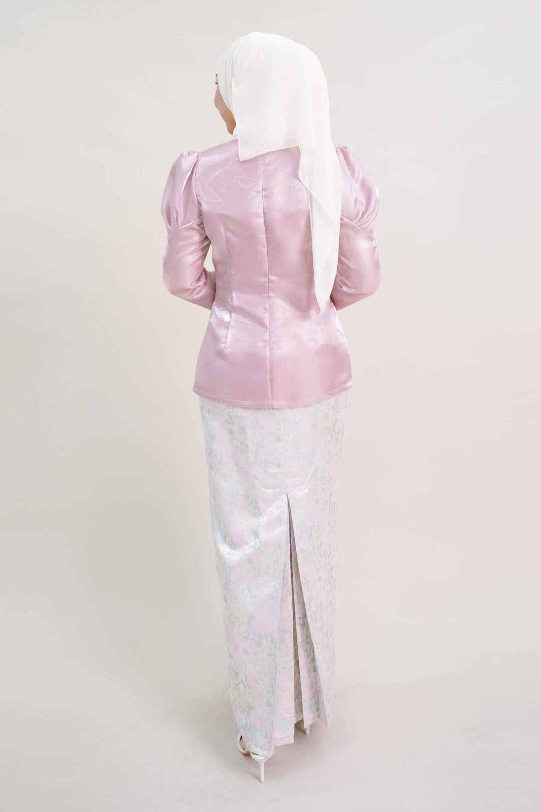 Zeeya Kurung in Ash Pink