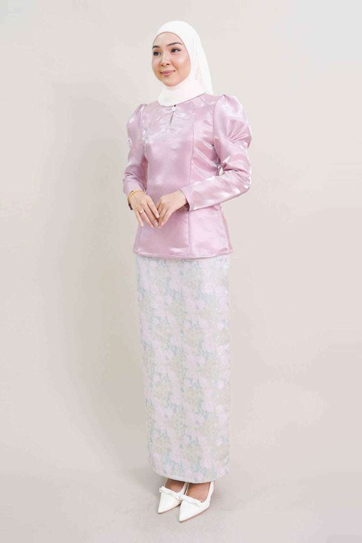 Zeeya Kurung in Ash Pink